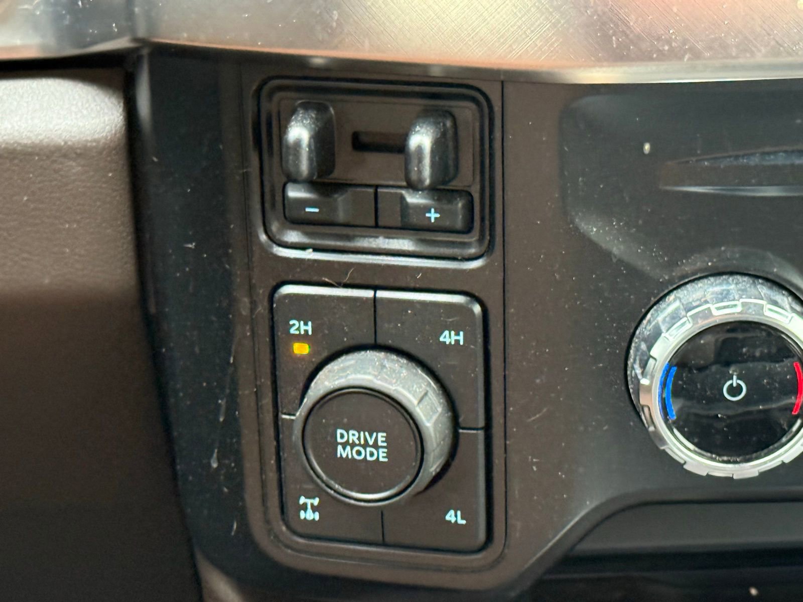 Used 2024 Ford F350 King Ranch w/ FX4 Off-Road Package AWD/4WD image 24