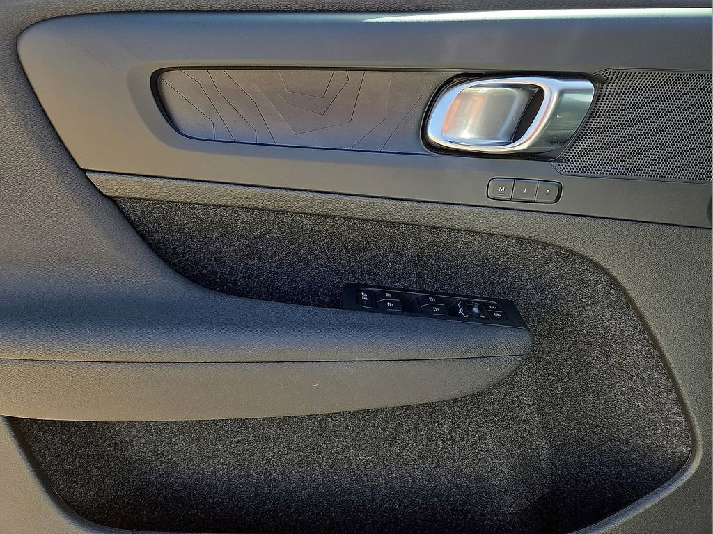 Used 2023 Volvo XC40 Recharge Plus w/ Protection Package Premier image 21