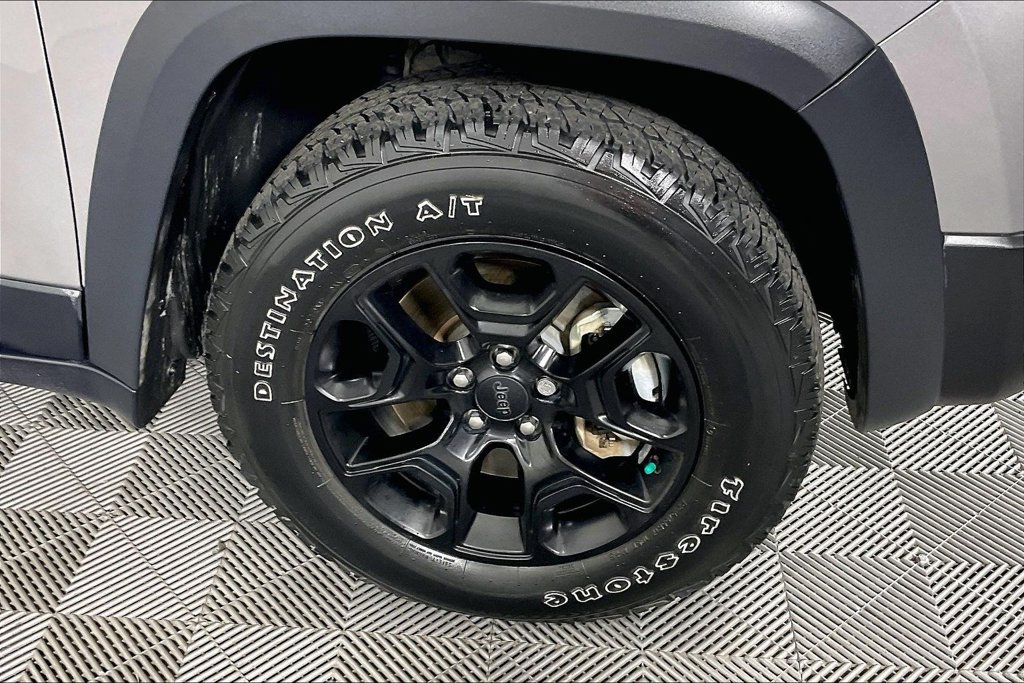 Used 2022 Jeep Cherokee Trailhawk w/ Sun, Sound & Nav Group AWD/4WD image 9