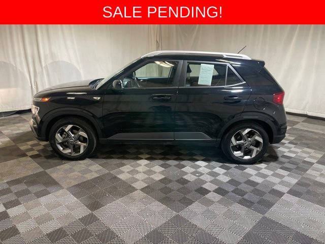 Used 2025 Hyundai Venue SEL video 2