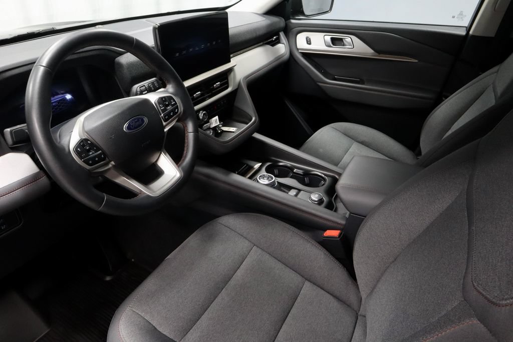 Used 2025 Ford Explorer Active AWD/4WD image 25