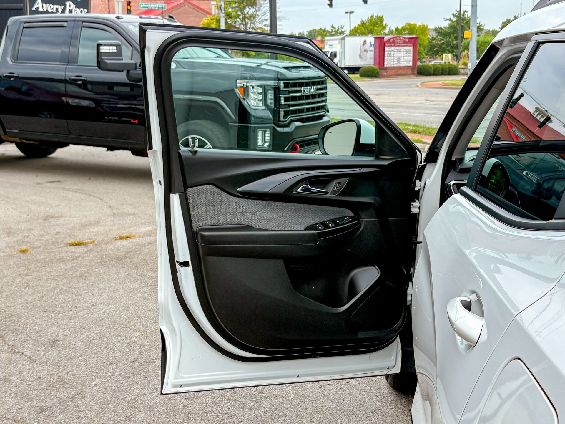 Used 2023 Chevrolet TrailBlazer LT w/ Convenience Package AWD/4WD image 14