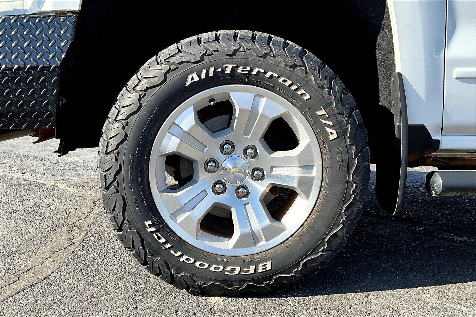 Used 2018 Chevrolet Silverado 1500 LT w/ Texas Edition image 7