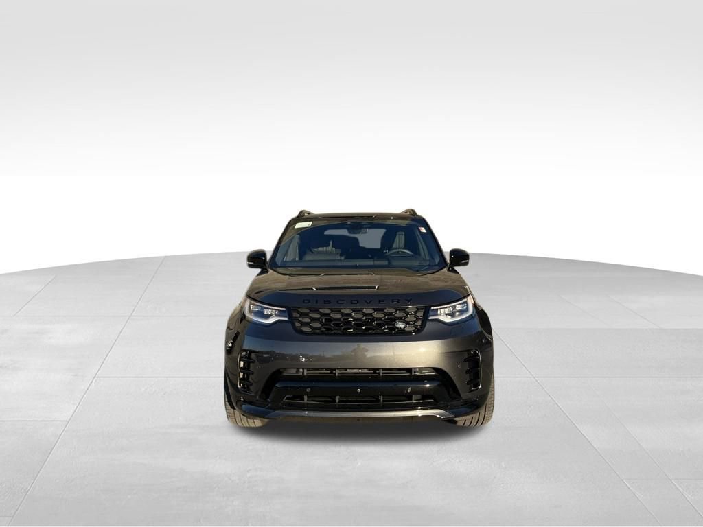 New 2024 Land Rover Discovery Dynamic SE image 2