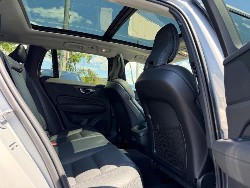 Certified 2025 Volvo V60 B5 Cross Country Plus AWD/4WD image 9