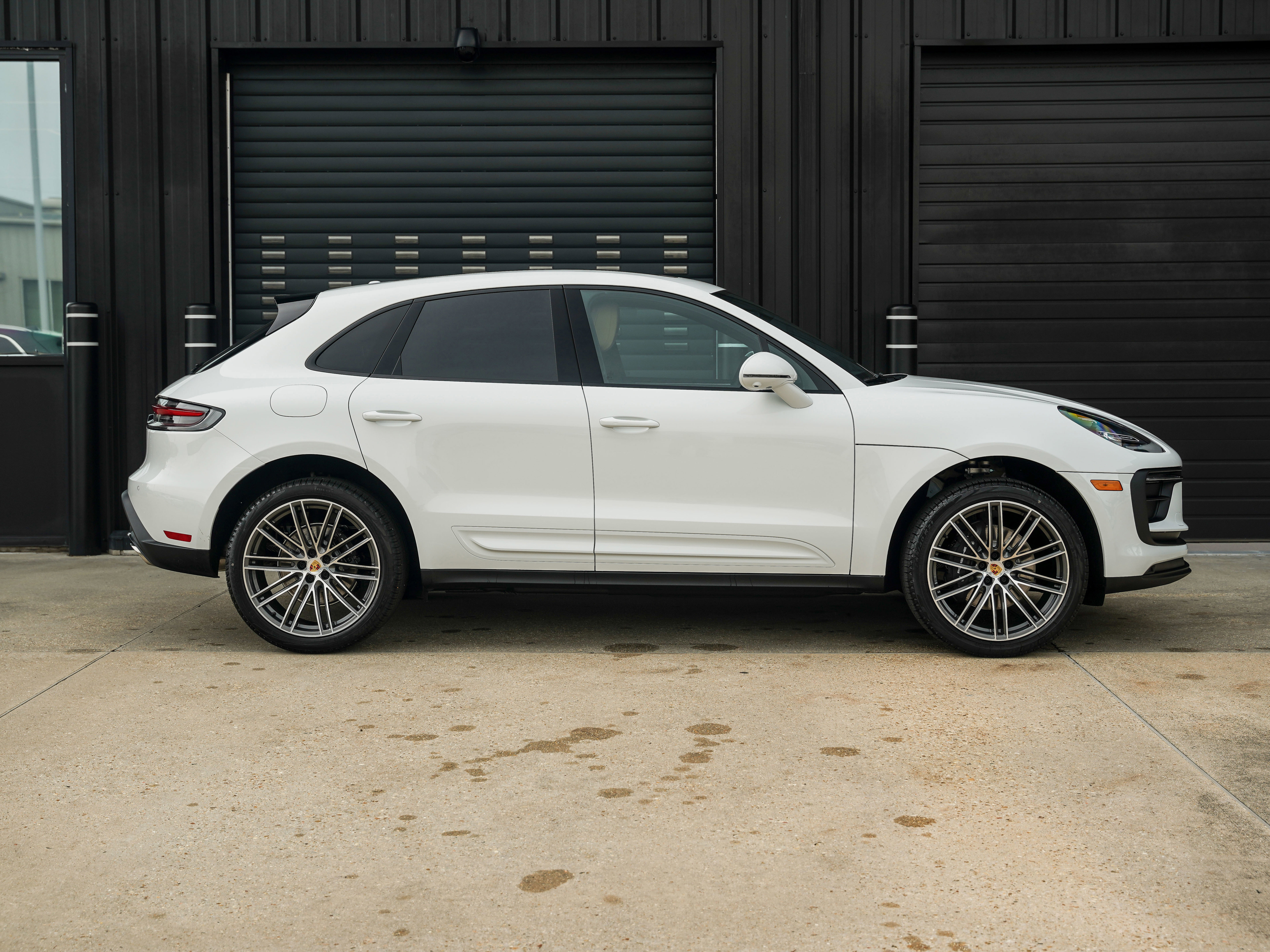 Certified 2025 Porsche Macan image 13