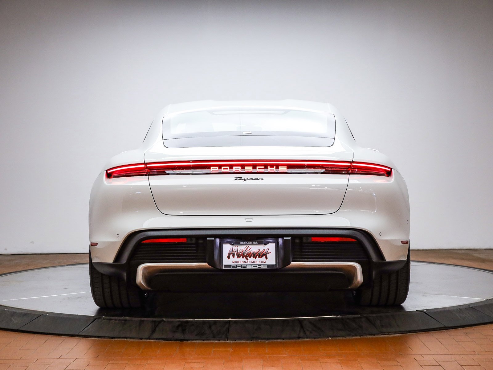 Used 2025 Porsche Taycan image 7