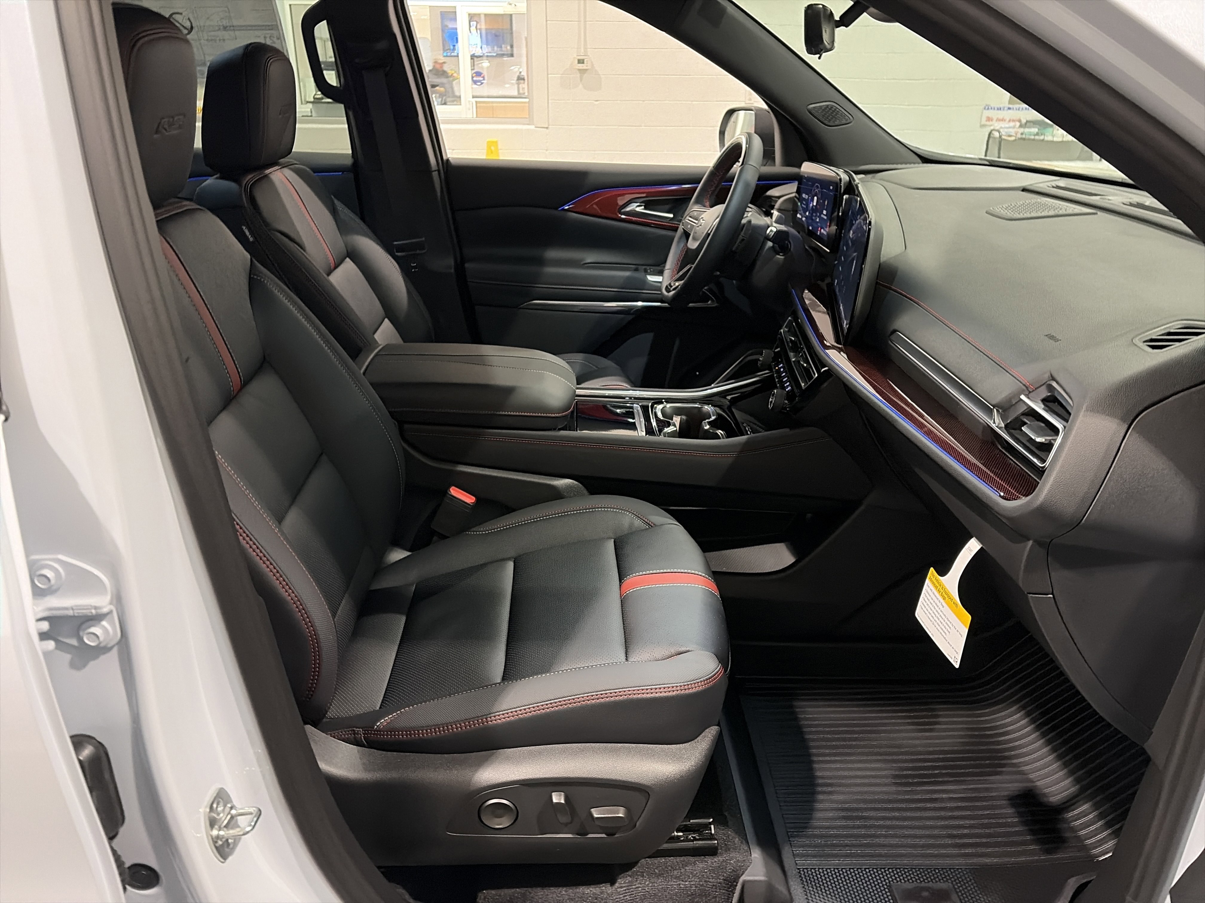 New 2026 Chevrolet Traverse RS w/ LPO, Floor Liner Package image 17