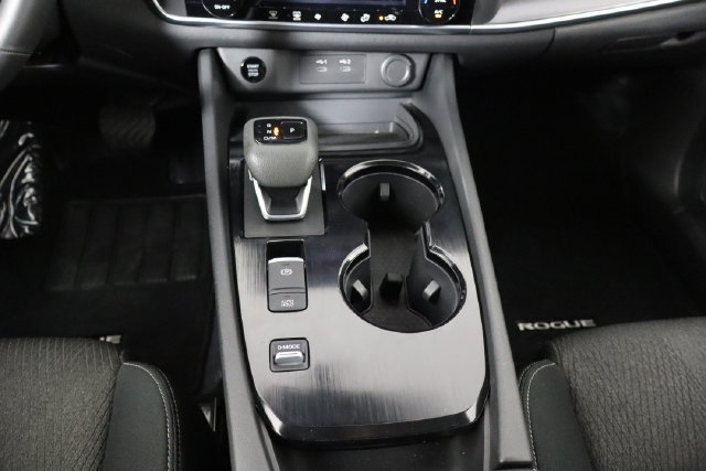 Used 2025 Nissan Rogue SV FWD image 24
