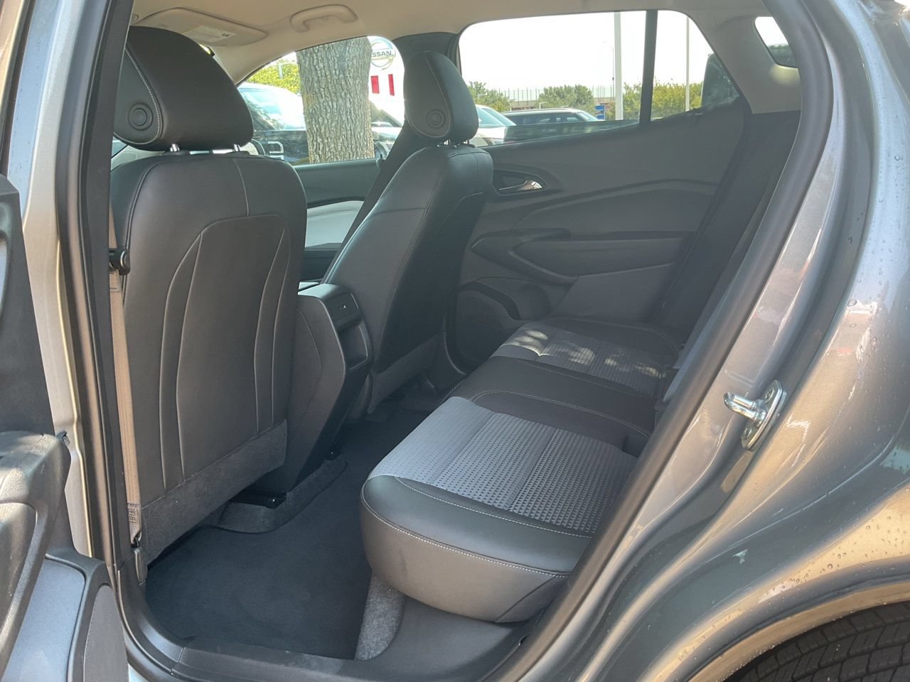 Used 2025 Chevrolet Trax LT w/ LT Convenience Package FWD image 12