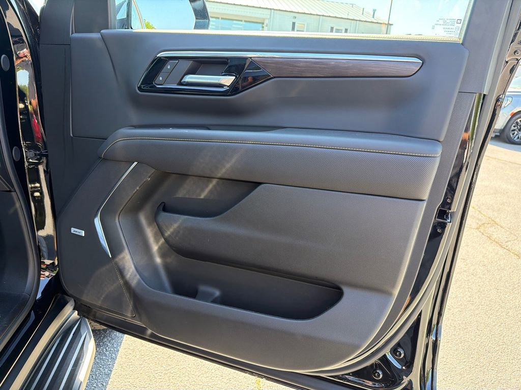 Used 2025 Chevrolet Suburban Premier w/ Sun And Tow Package RWD image 14