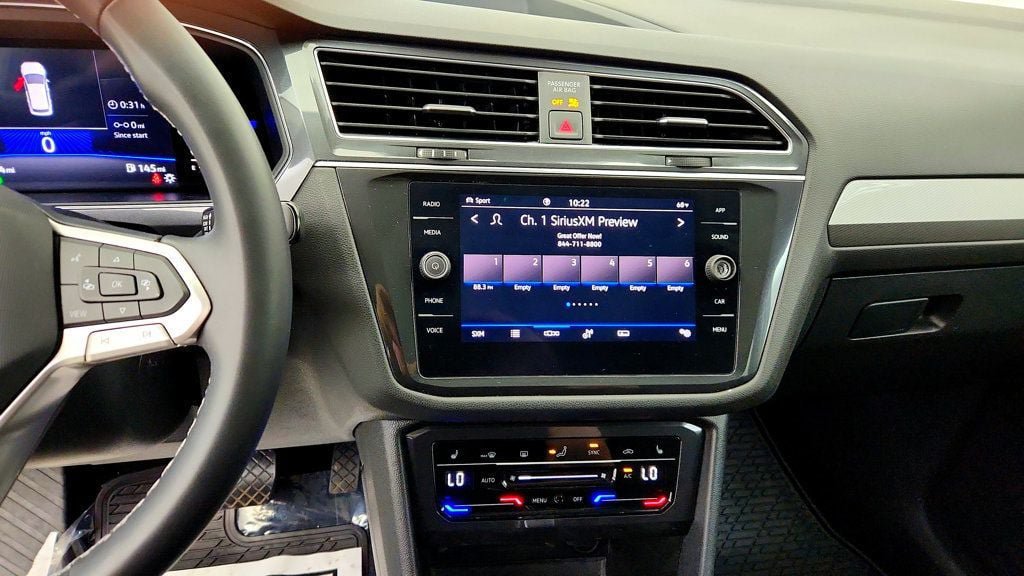 Used 2022 Volkswagen Tiguan SE w/ Panoramic Sunroof Package AWD/4WD image 18