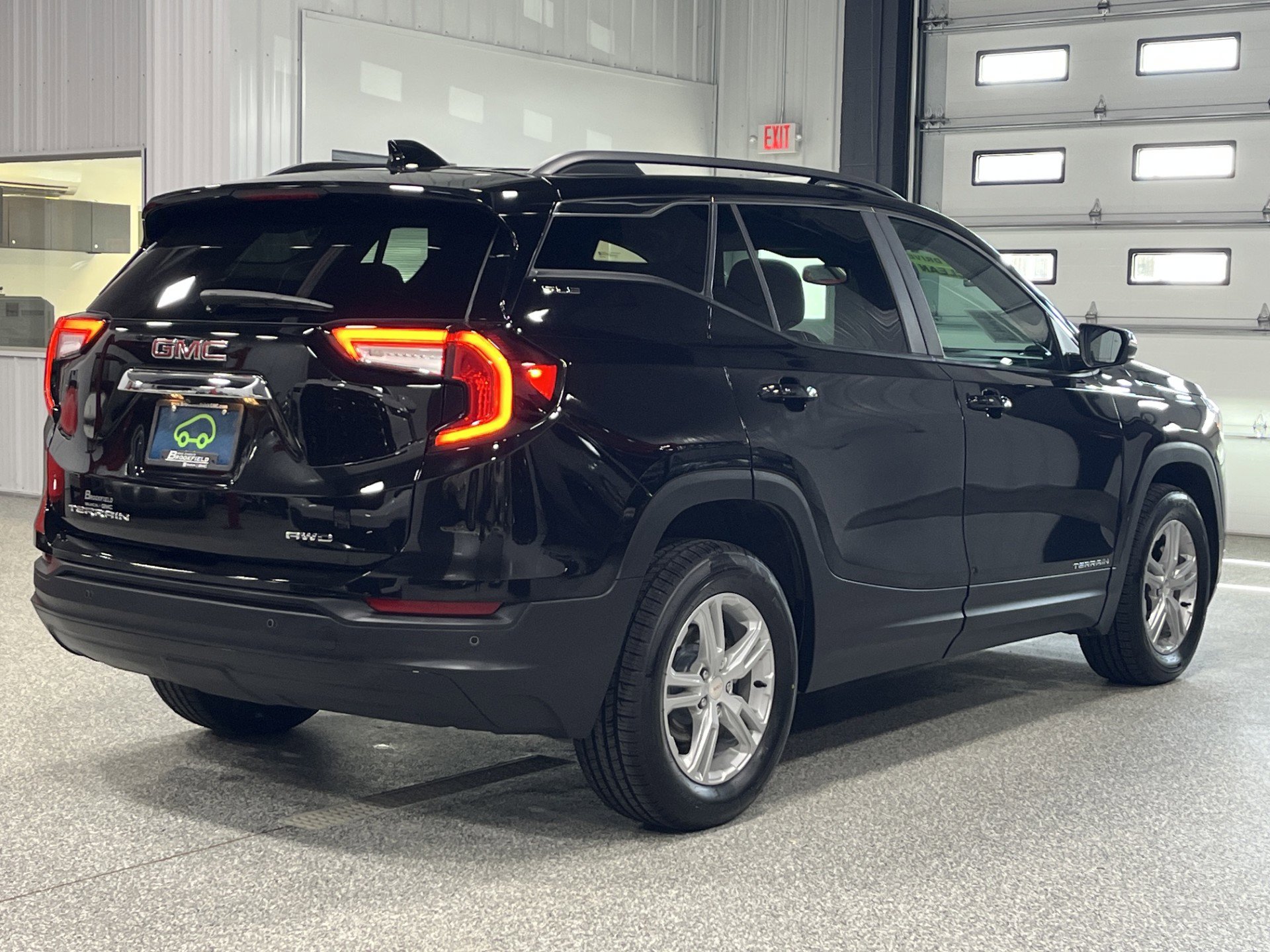 Certified 2023 GMC Terrain SLE w/ Driver Convenience Package image 4