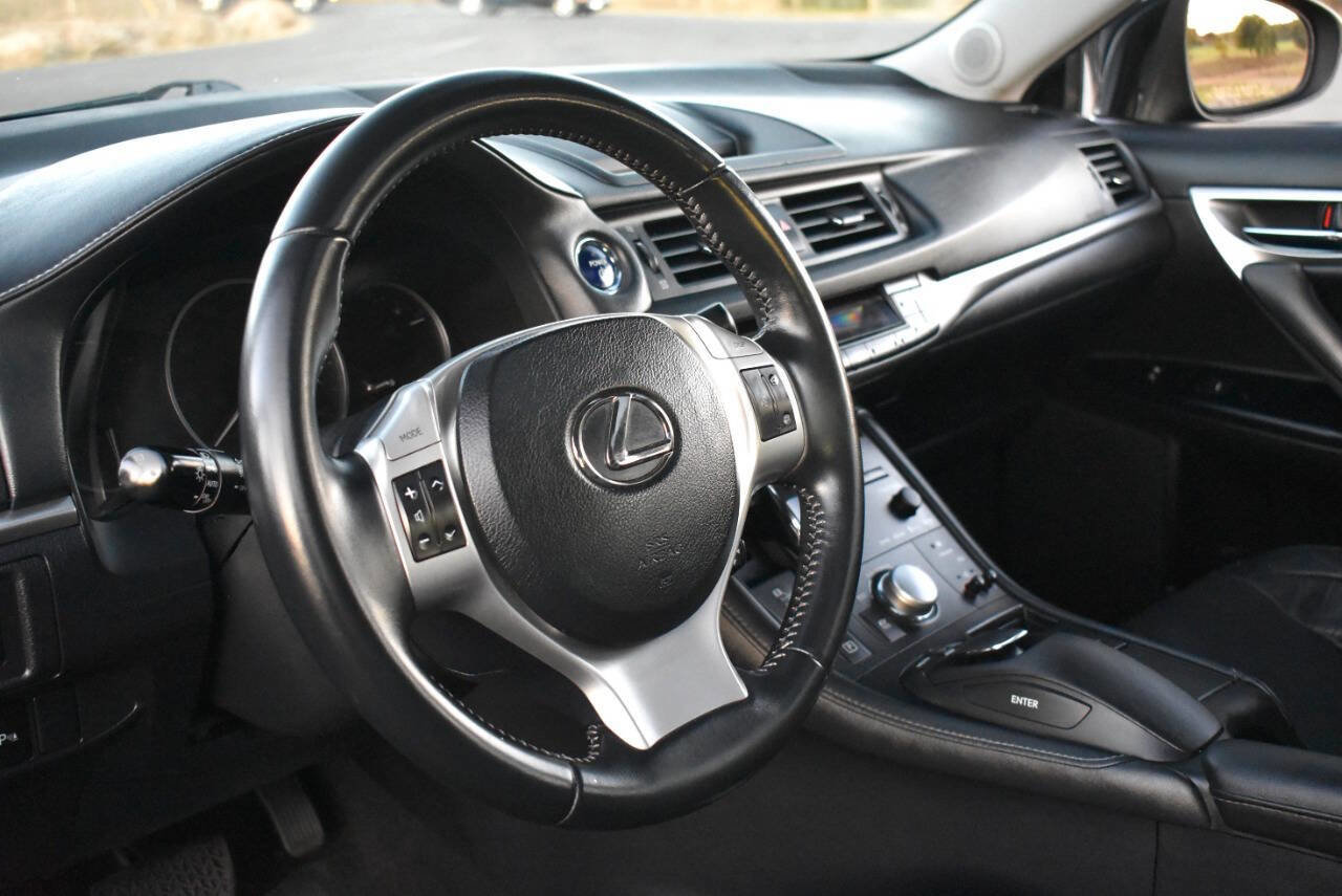 Used 2013 Lexus CT 200h image 33