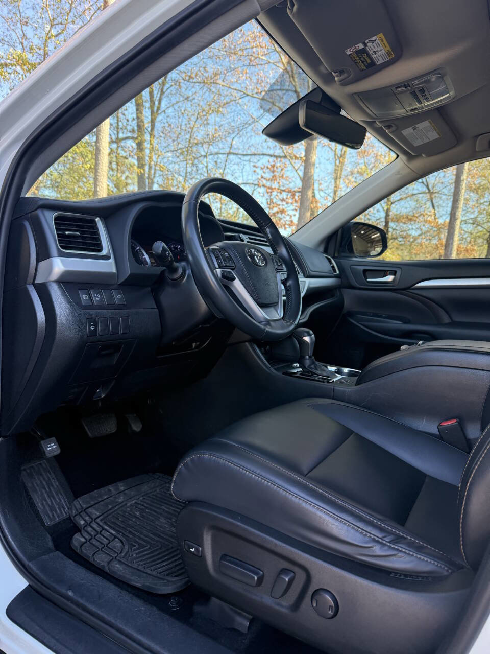 Used 2019 Toyota Highlander SE image 32