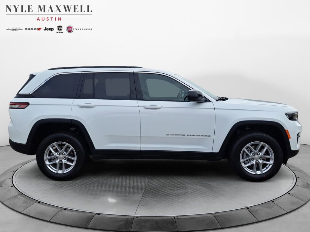 New 2025 Jeep Grand Cherokee Laredo w/ MOPAR Finishing Package RWD image 17