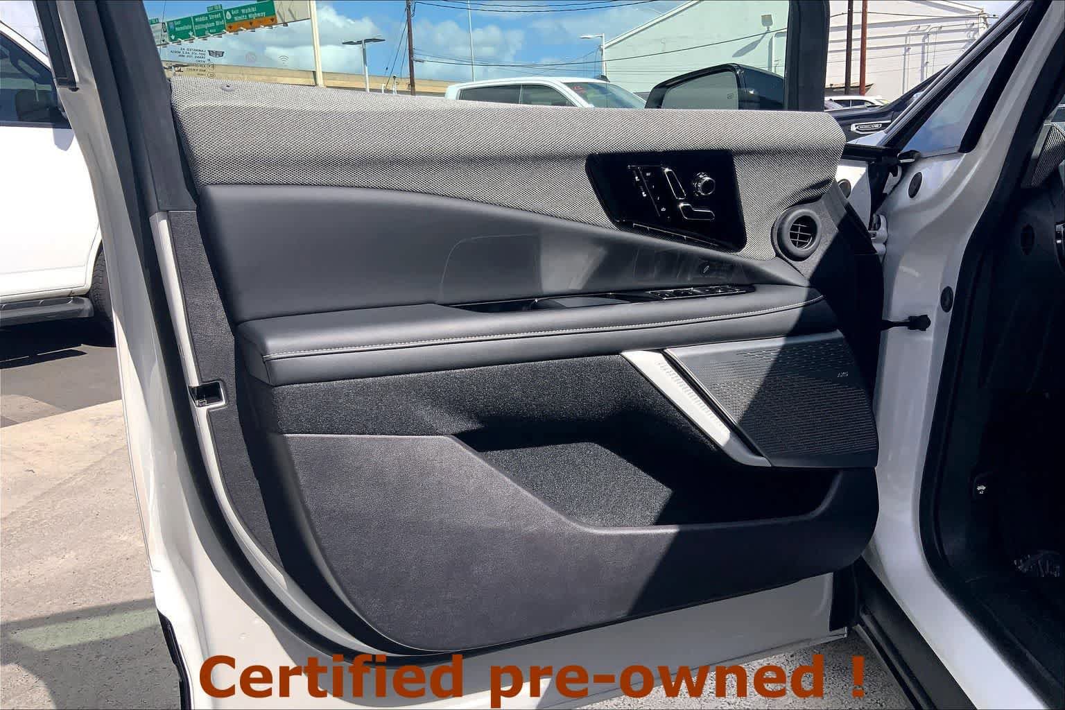 Certified 2025 Cadillac Optiq Sport 1 w/ LPO, ONYX Package image 27