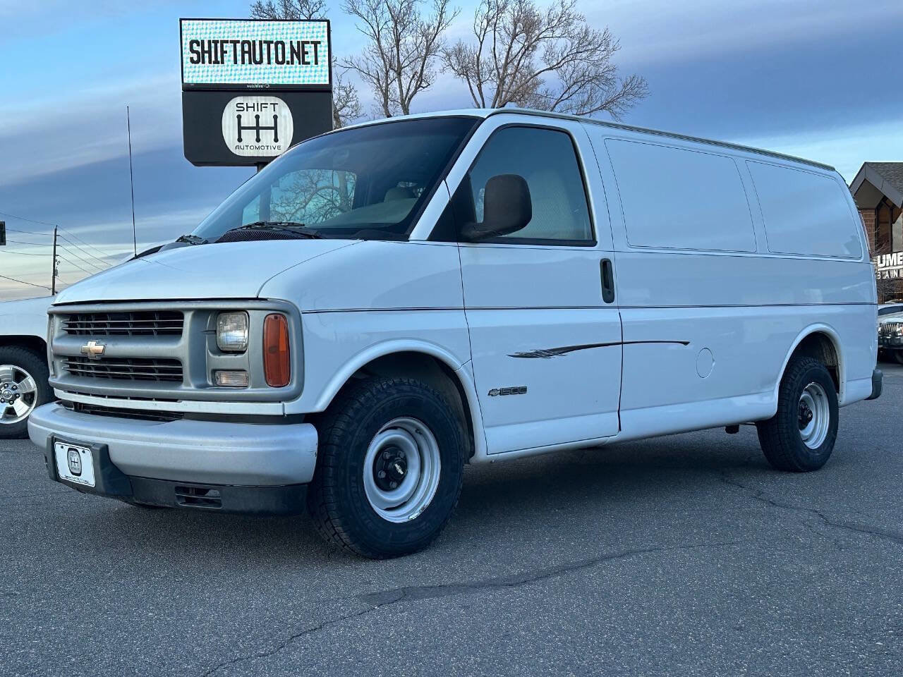 Used 2001 Chevrolet Express 1500 image 1