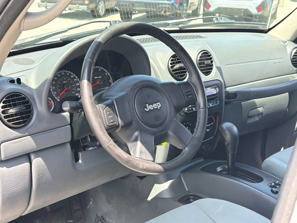 Used 2006 Jeep Liberty Sport RWD image 24