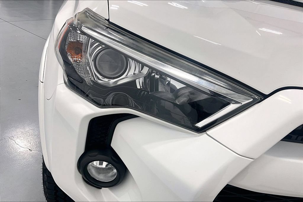 Used 2019 Toyota 4Runner TRD Off-Road Premium AWD/4WD image 31
