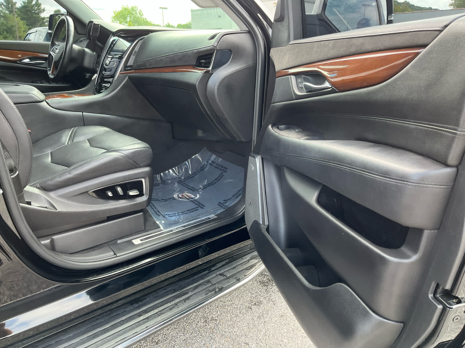 Used 2018 Cadillac Escalade 4WD image 27