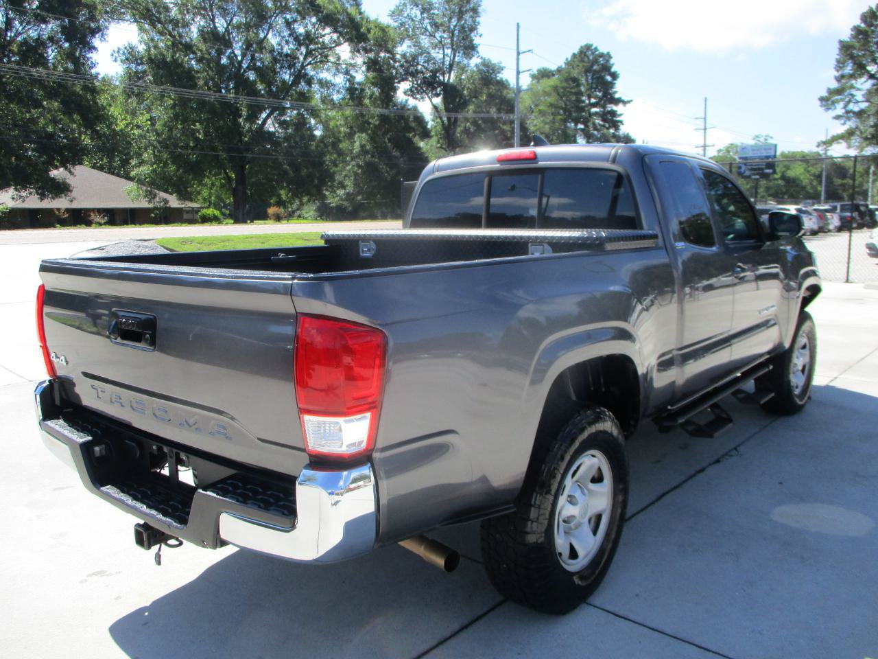 Used 2017 Toyota Tacoma SR5 AWD/4WD image 22