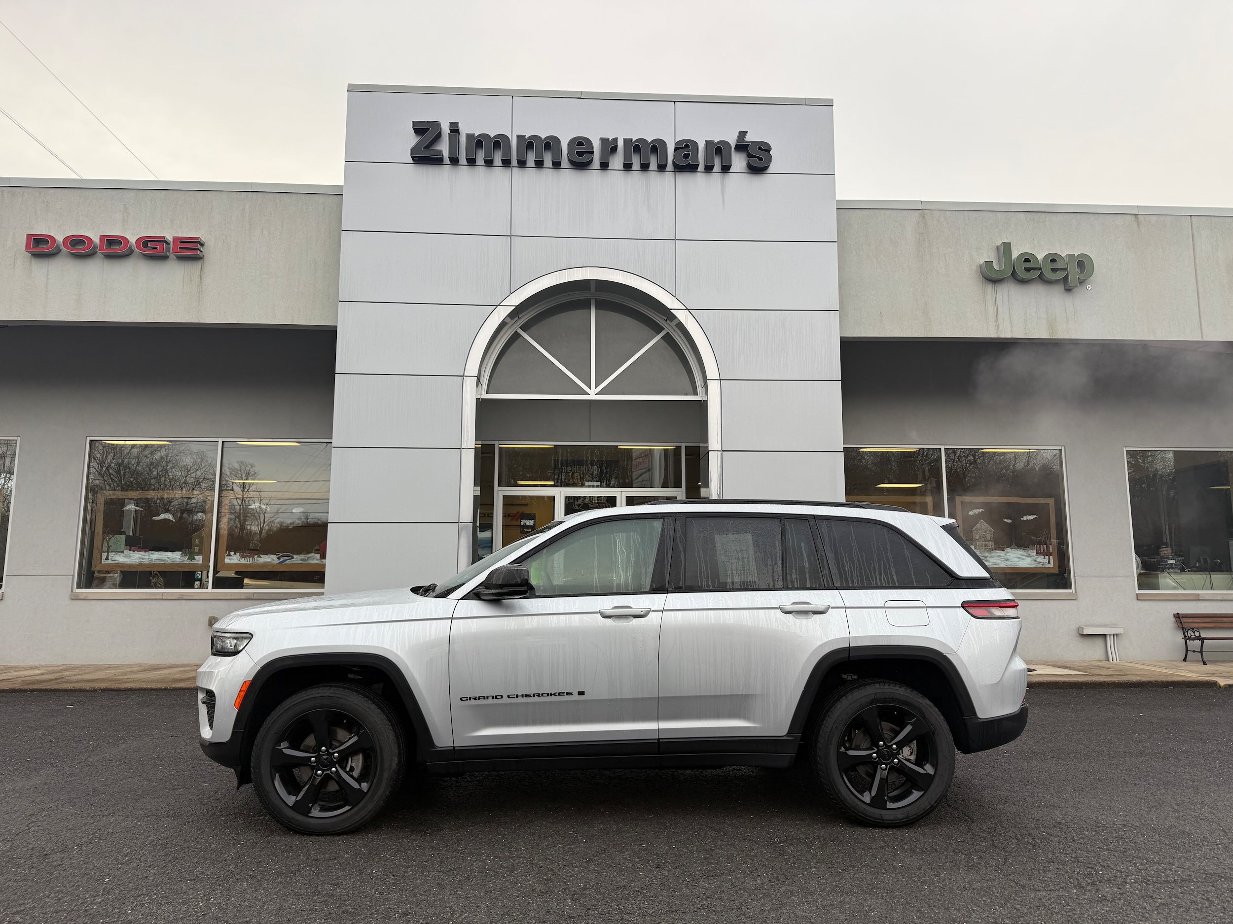 Used 2023 Jeep Grand Cherokee Altitude