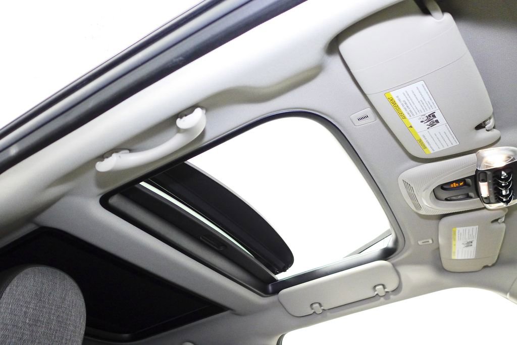 Used 2022 MINI Cooper SE image 19