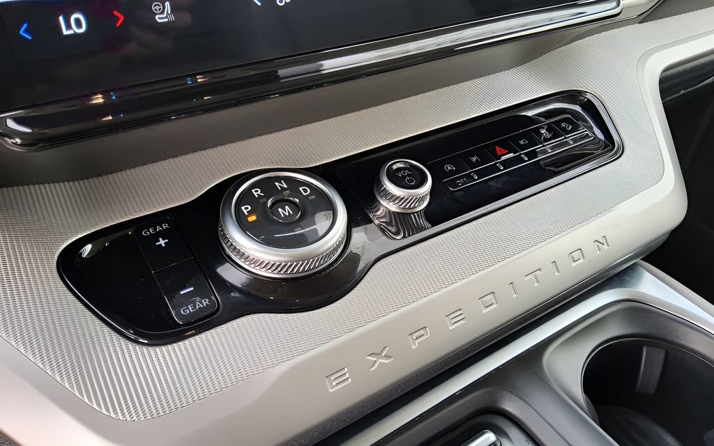 Used 2025 Ford Expedition Active AWD/4WD image 13