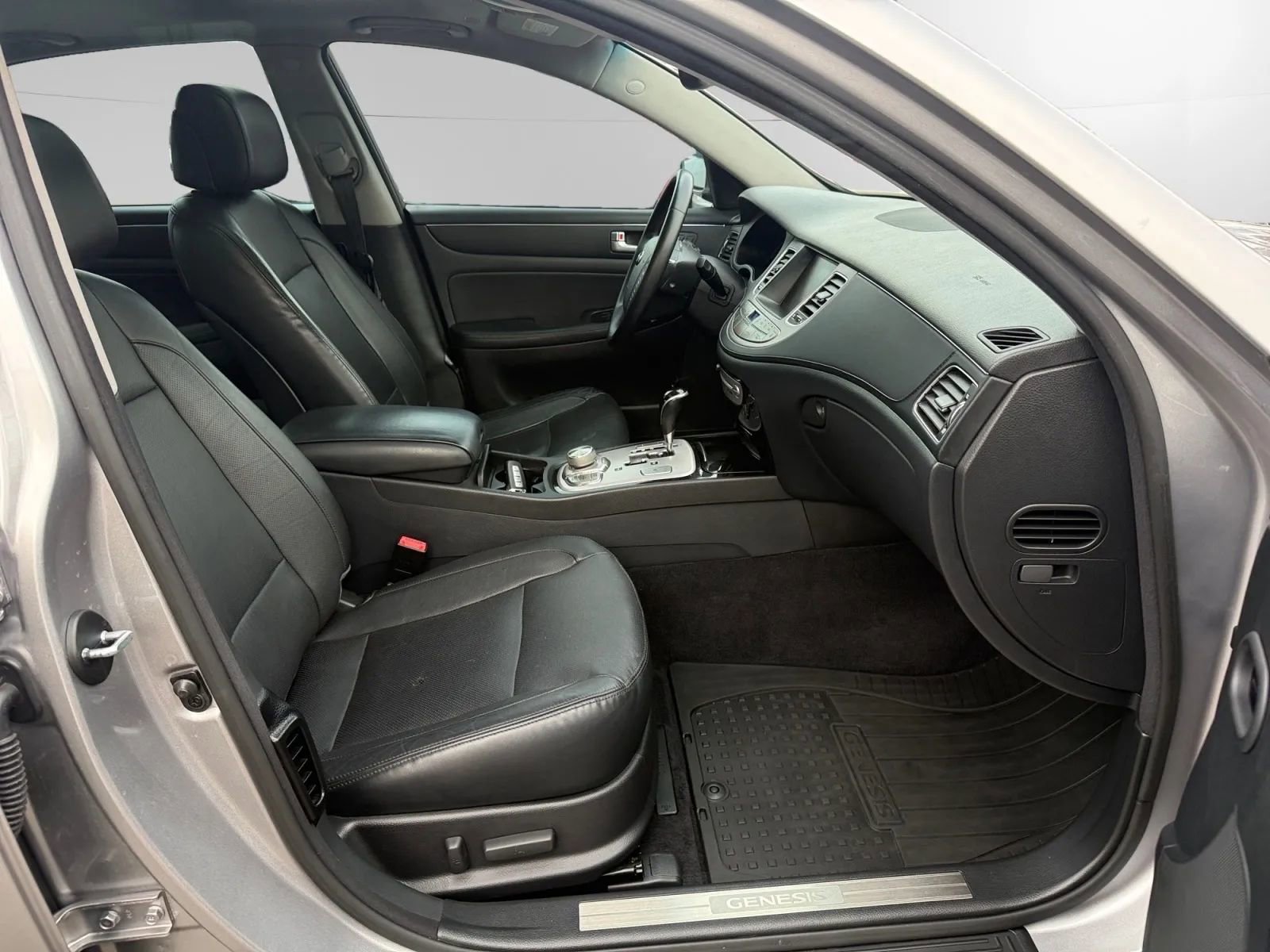 Used 2012 Hyundai Genesis 3.8 w/ Premium Pkg image 19