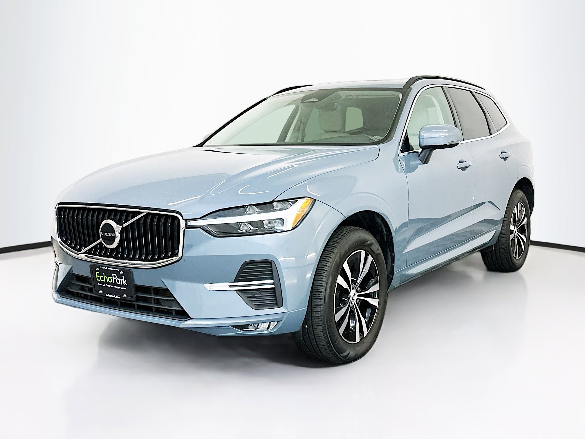 Used 2023 Volvo XC60 B5 Core image 3