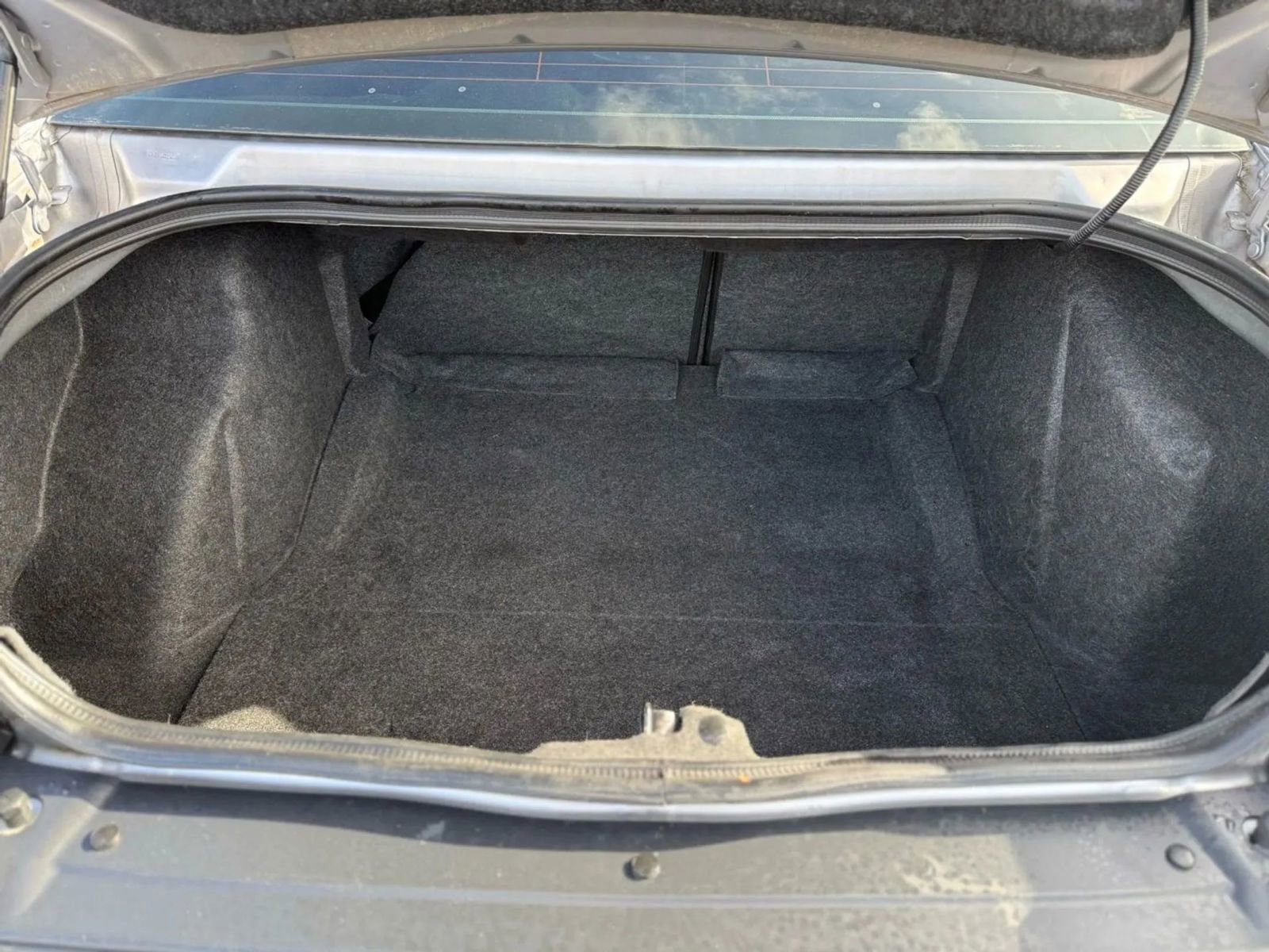 Used 2016 Dodge Challenger SXT image 12