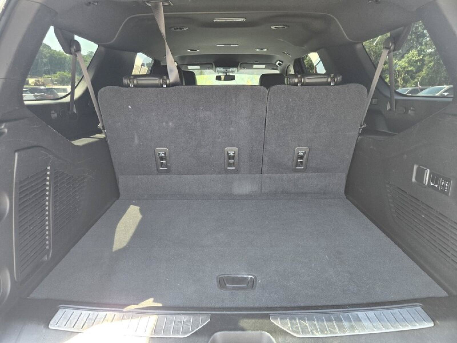 Used 2021 Chevrolet Suburban Z71 w/ Z71 Off-Road Package AWD/4WD image 7
