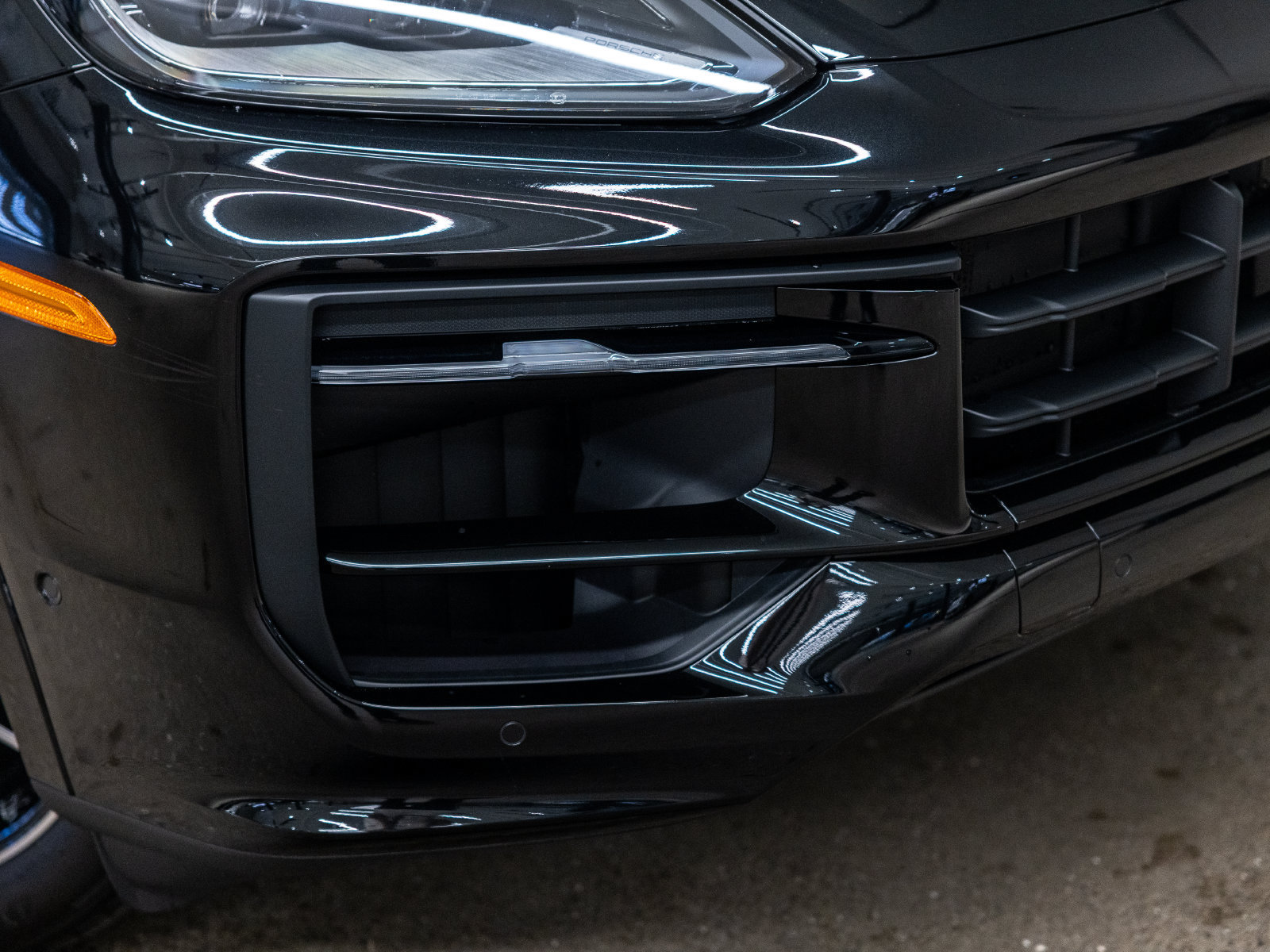 Certified 2025 Porsche Cayenne S w/ Premium Package Plus AWD/4WD image 18