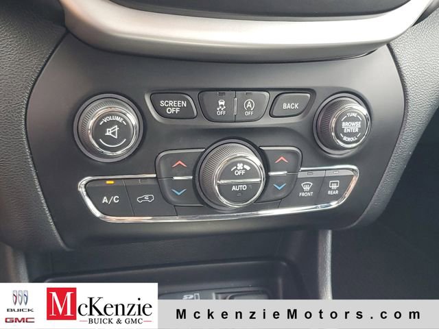 Used 2016 Jeep Cherokee Overland w/ Technology Group AWD/4WD image 18