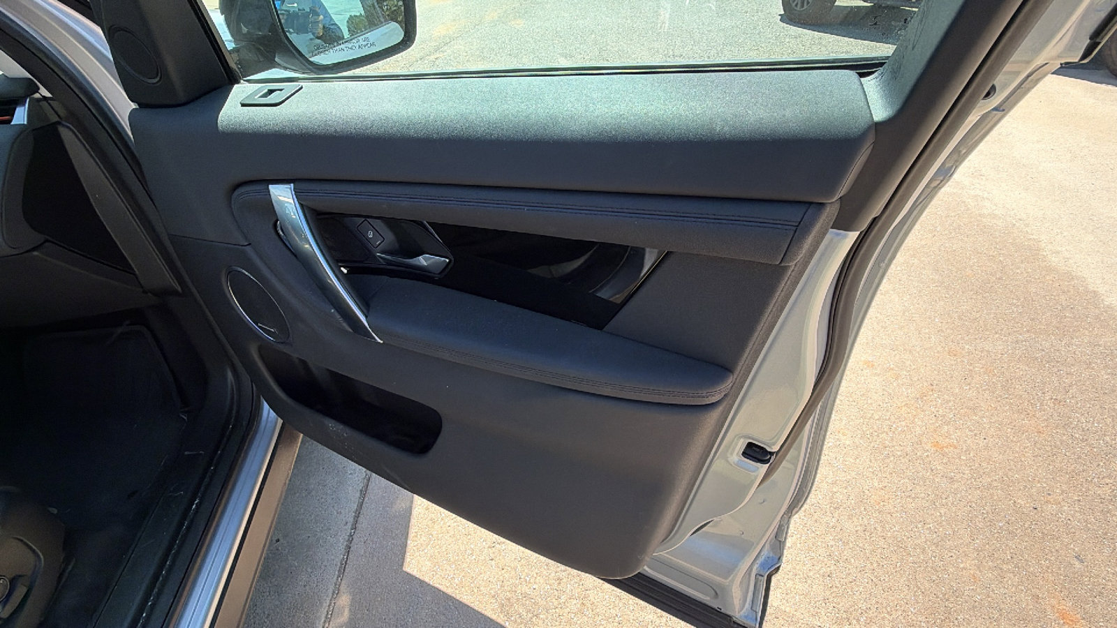 Used 2020 Land Rover Discovery Sport S image 18