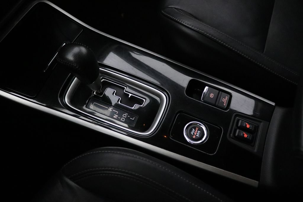 Used 2020 Mitsubishi Outlander SE AWD/4WD image 29