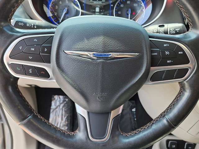 Used 2020 Chrysler Pacifica Touring-L image 32