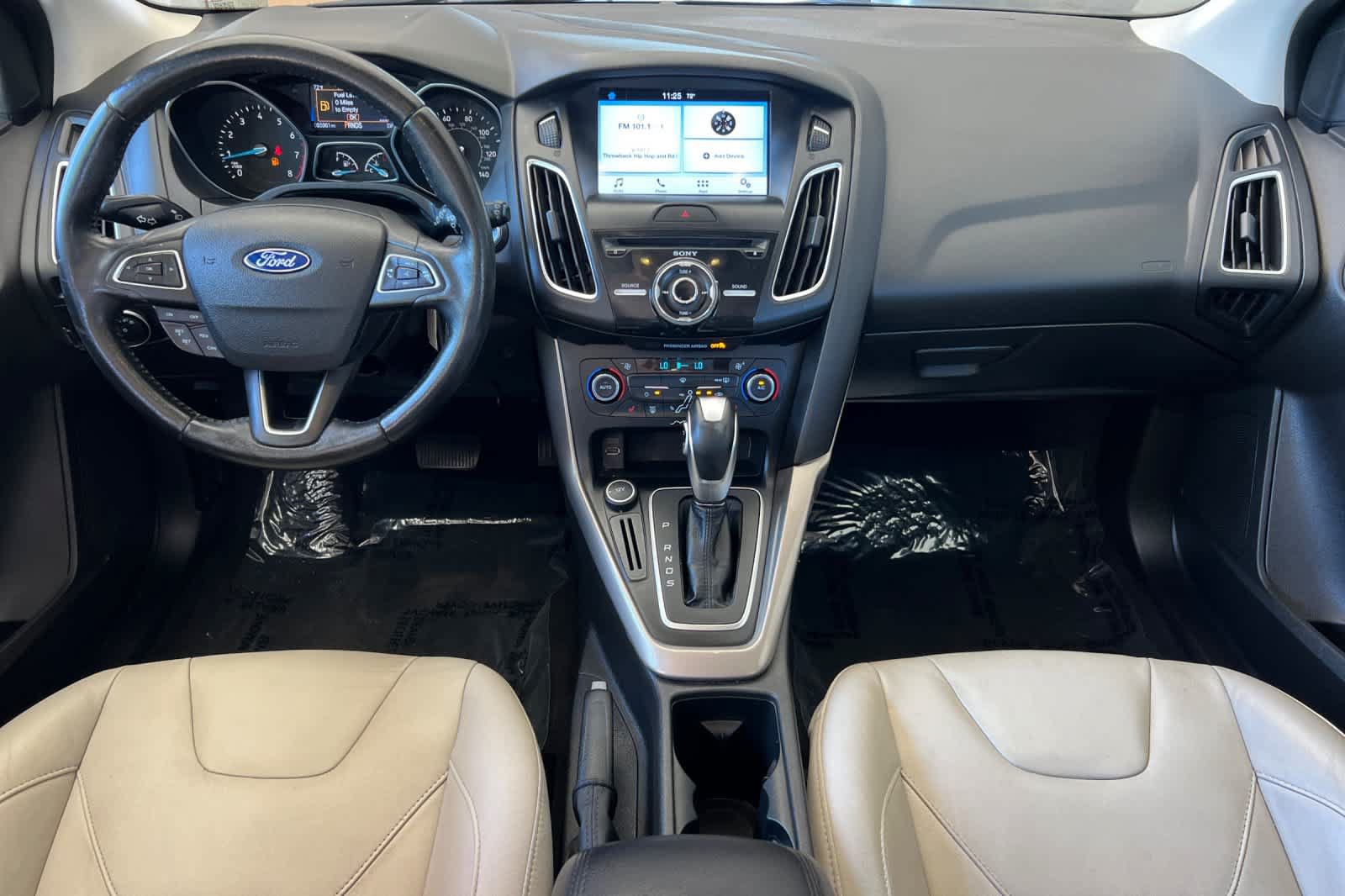 Used 2016 Ford Focus Titanium FWD image 3