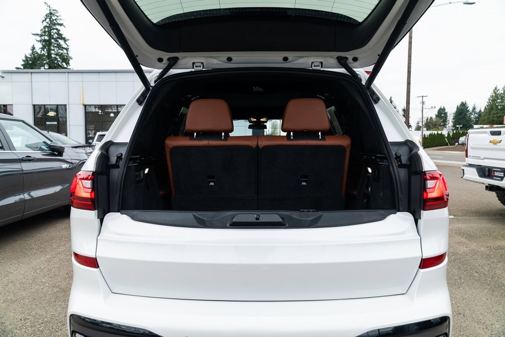 Used 2022 BMW X7 M50i image 7