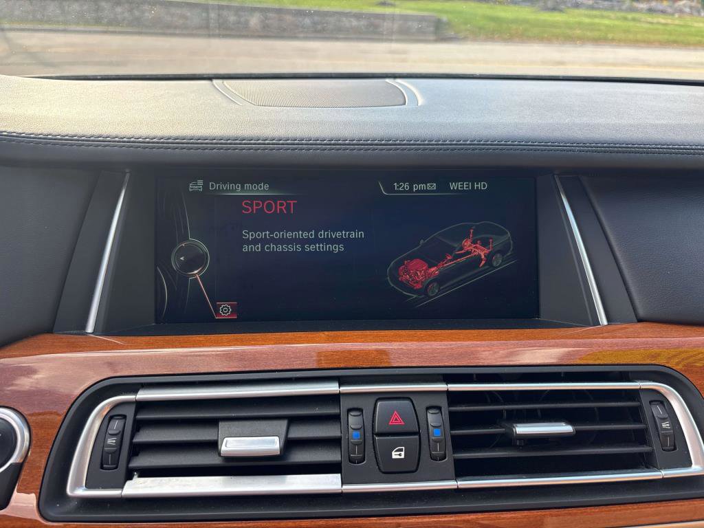 Used 2013 BMW 750i xDrive image 24