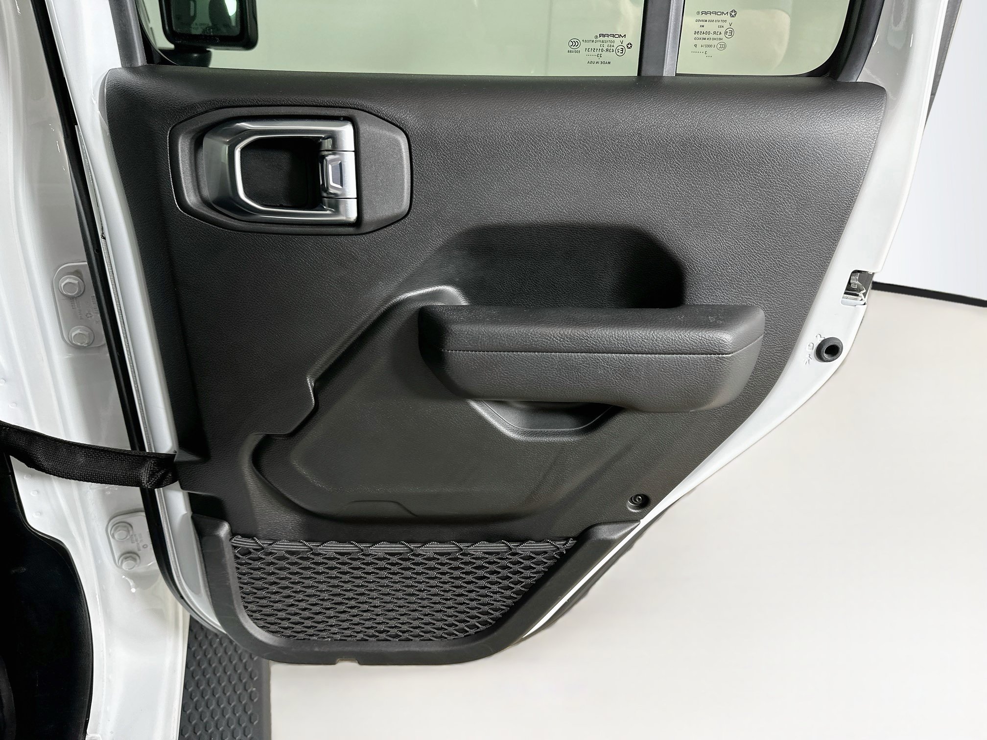 Used 2024 Jeep Wrangler Unlimited w/ Convenience Group AWD/4WD image 28