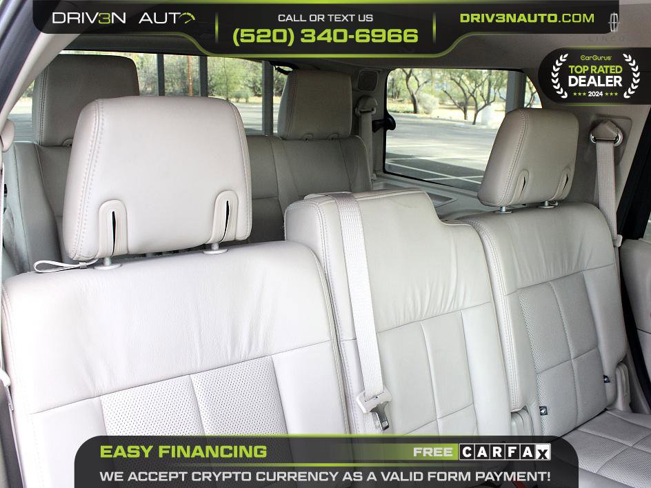Used 2011 Lincoln Navigator image 17