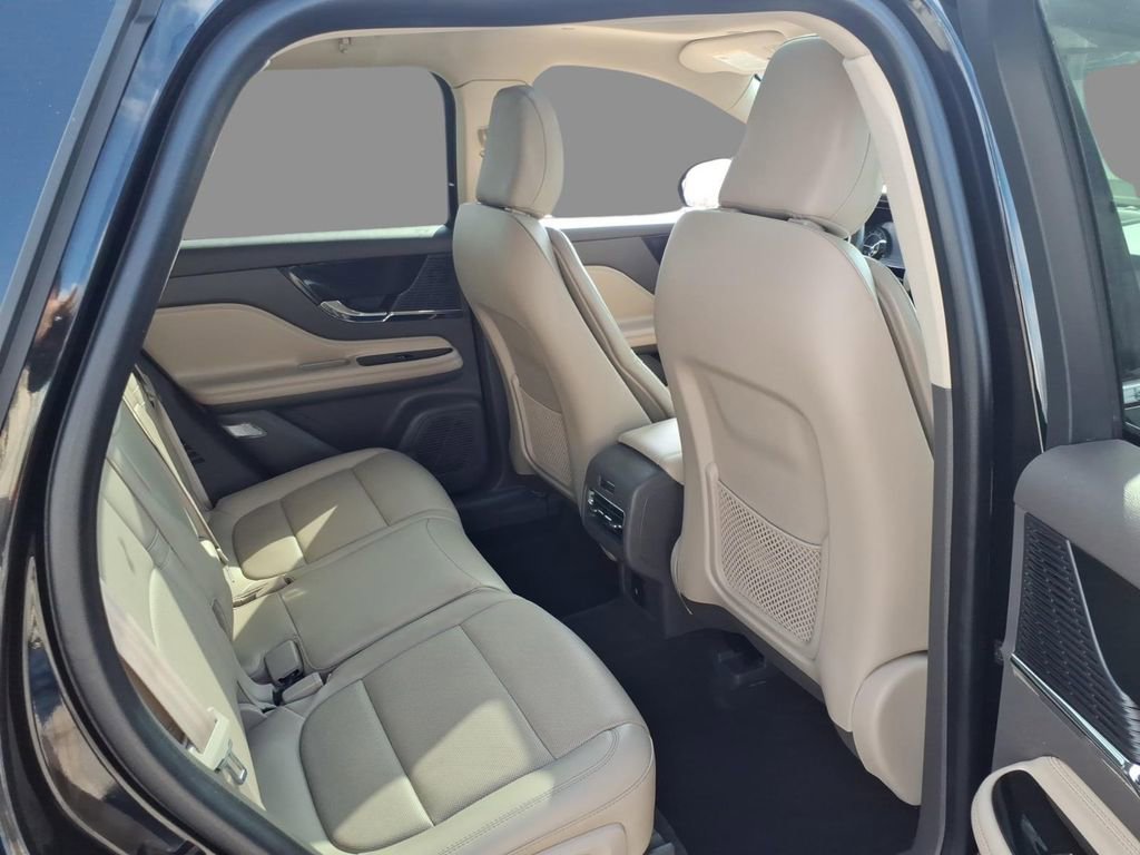 Used 2022 Lincoln Corsair FWD w/ Premium Package image 11