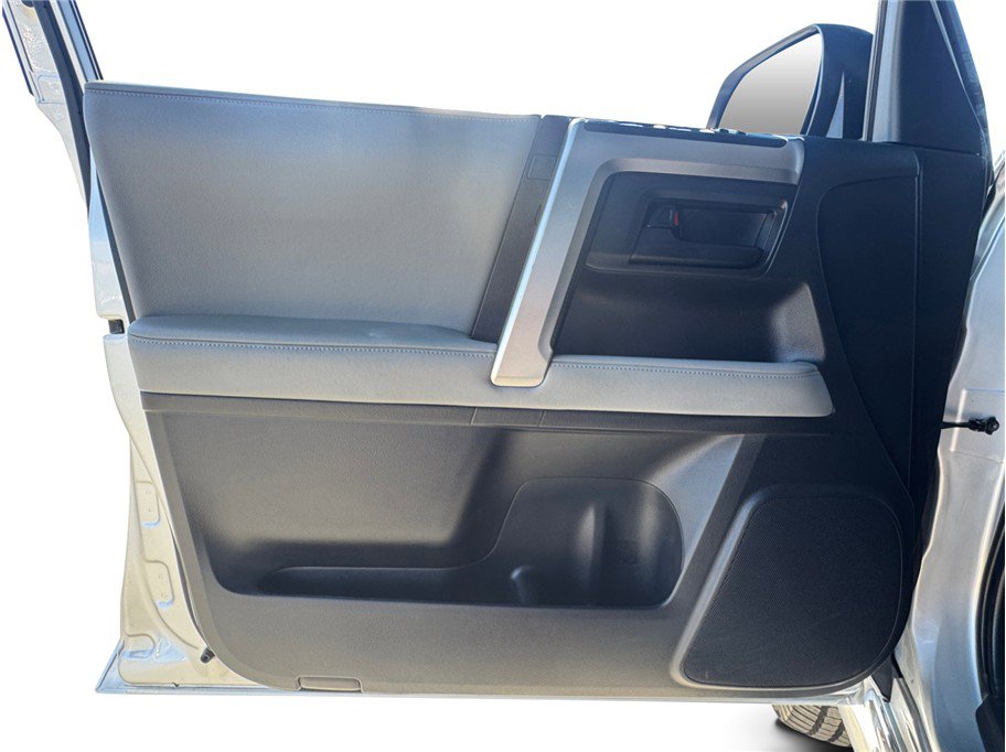 Used 2011 Toyota 4Runner SR5 w/ Convenience Pkg image 18