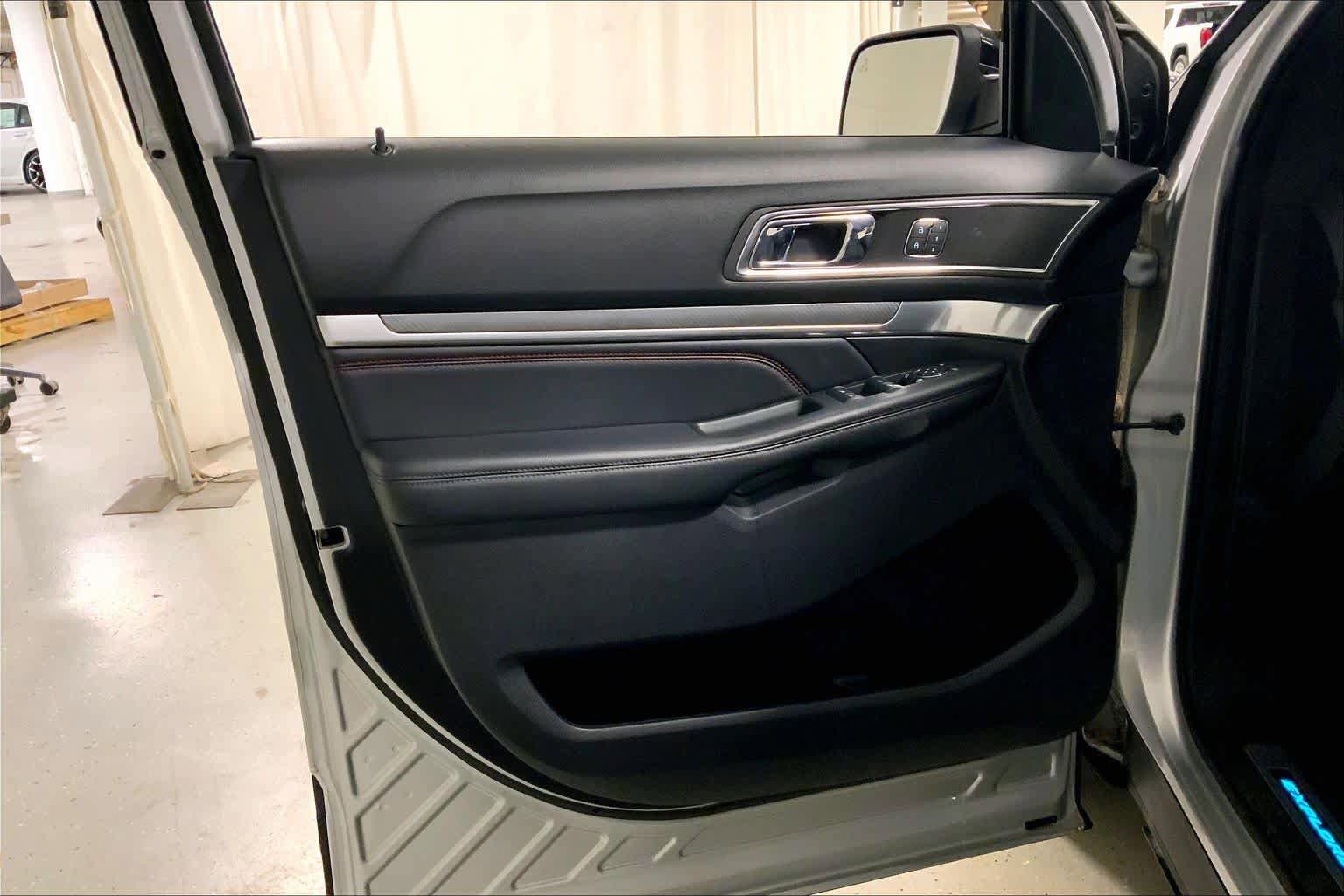 Used 2019 Ford Explorer Sport w/ Equipment Group 401A AWD/4WD image 21