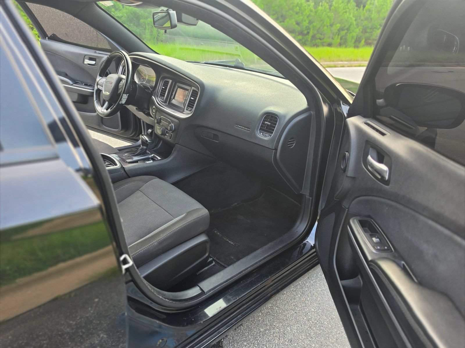 Used 2015 Dodge Charger SE w/ Sport Appearance Group RWD image 10