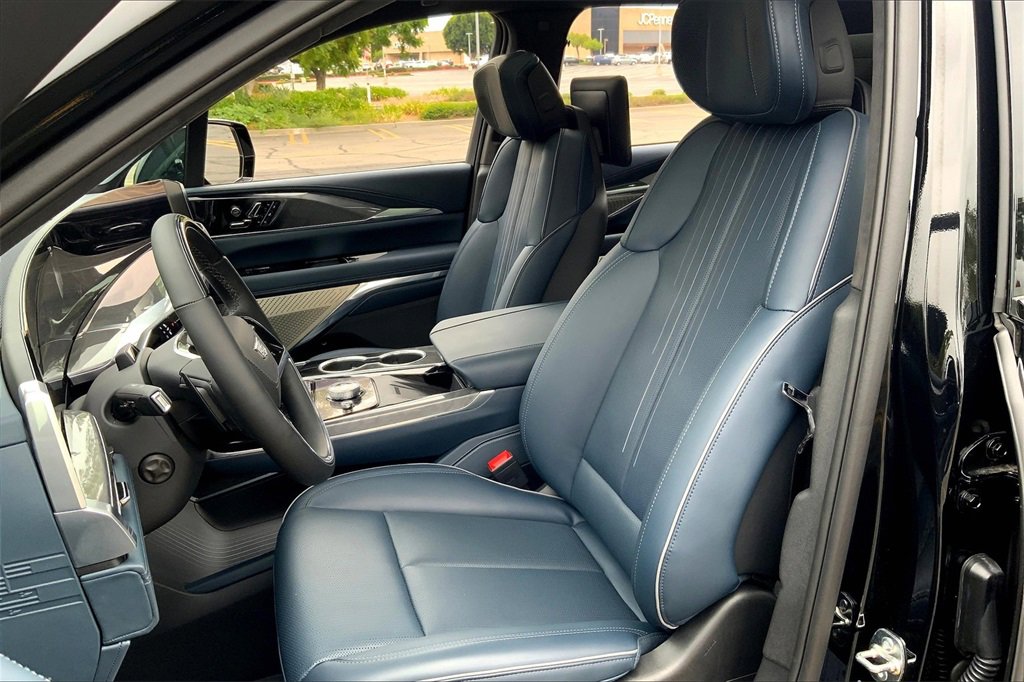 New 2026 Cadillac Escalade IQ Sport 2 w/ LPO, ONYX Package image 12