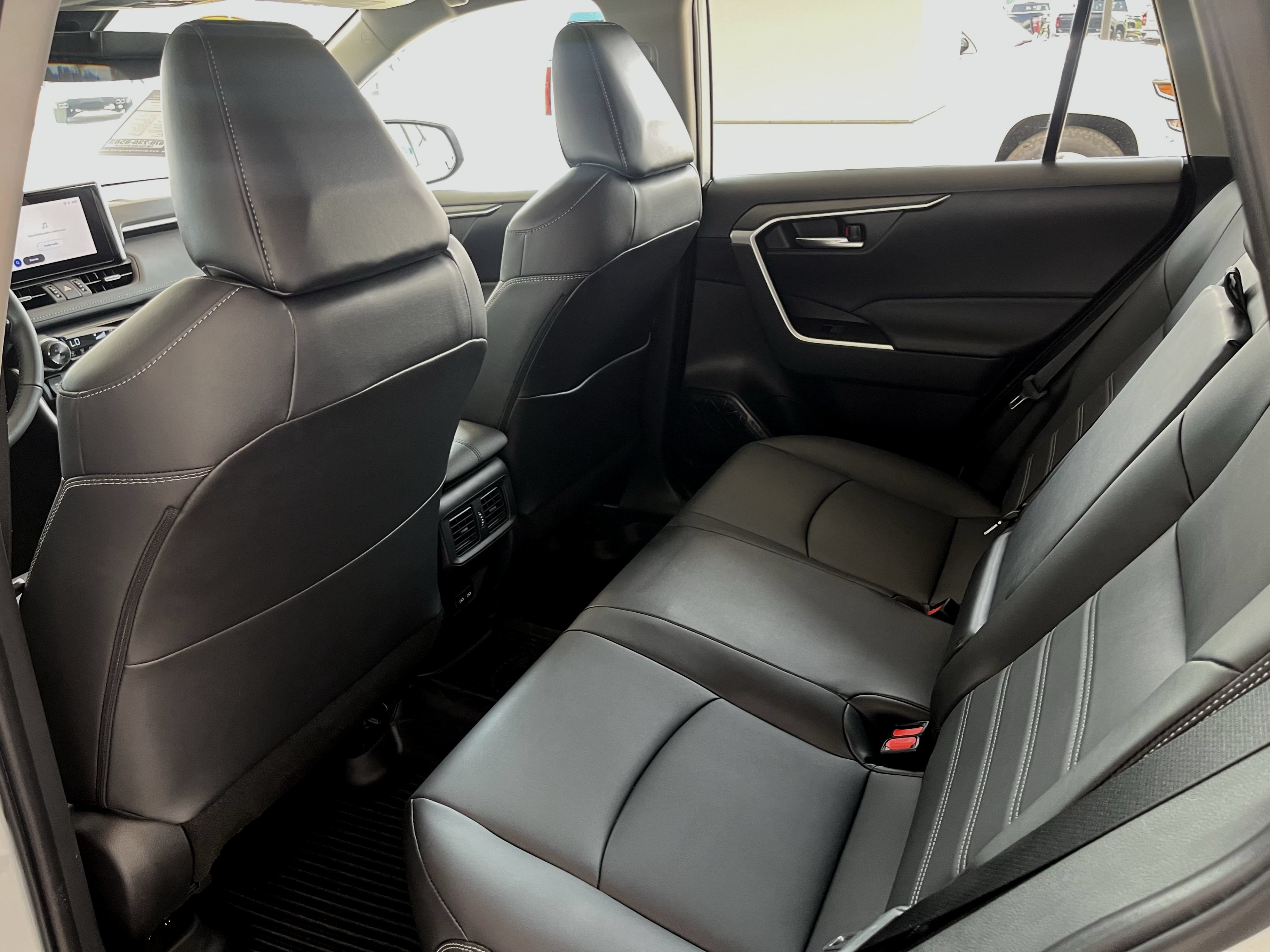 Used 2023 Toyota RAV4 XLE Premium FWD image 4