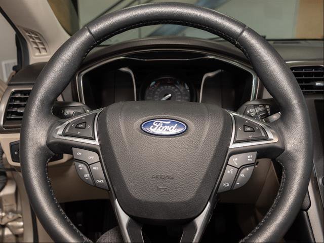 Used 2017 Ford Fusion SE w/ Fusion SE Technology Package image 12